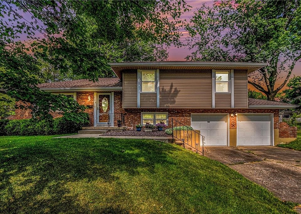 1st image of 706 NE Magellan Ave