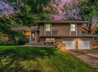 706 NE Magellan Ave, Lees Summit, MO 64086