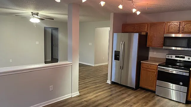 9654 Thomas Ln — Photo 2