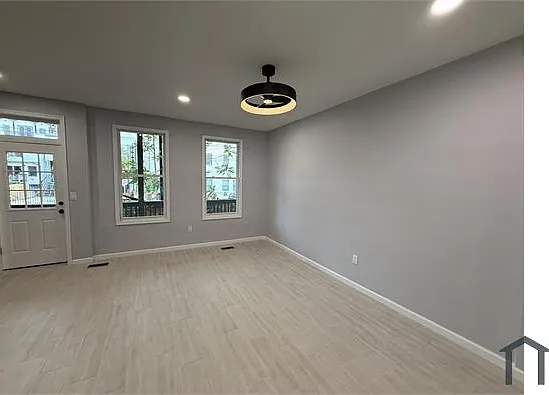 1354 Girard St NW #A — Photo 8