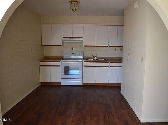 4th image of 4510 E Hannibal St