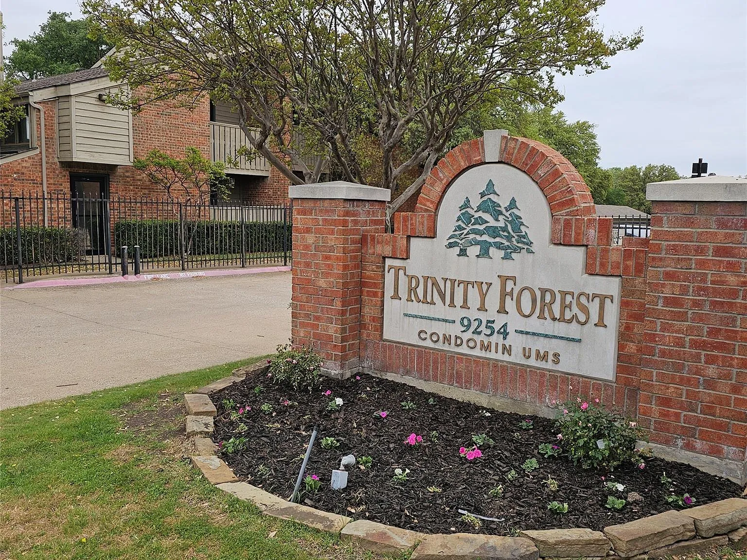 1 bed, 748 sqft, $1,200 — Photo 2