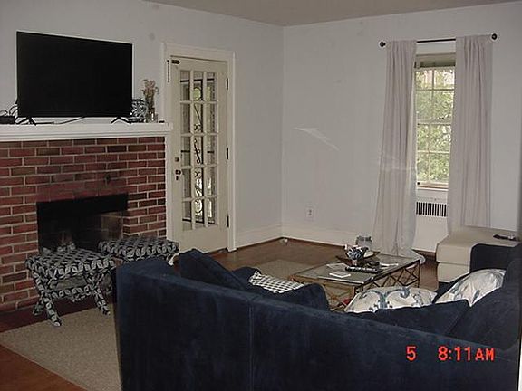 This and the next picture are of the living room. I don't u
