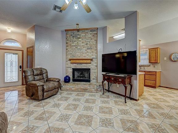 3rd image of 3517 Buckingham Pl