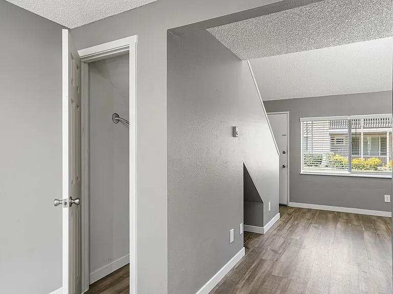 249-Nola Place Apartments — Photo 28