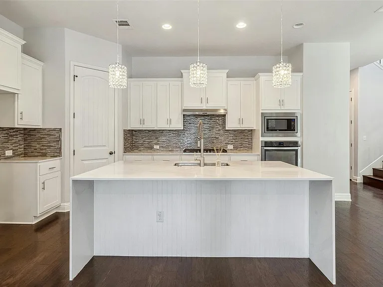 11813 Quintana Cv — Photo 8