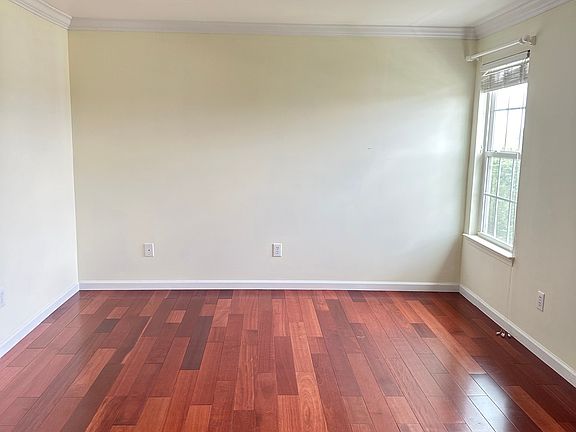 5th image of 221 S Savanna Dr