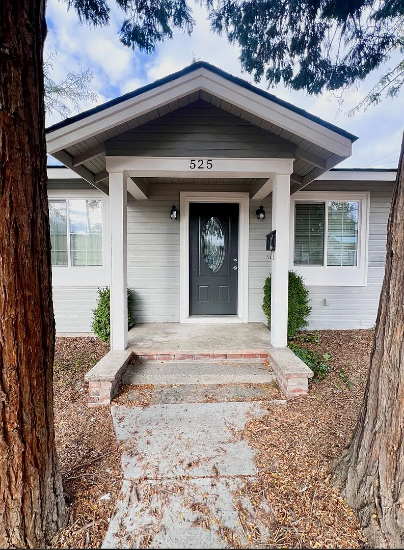 1 Bed/1 Bath Cottage Style Home — Photo 1