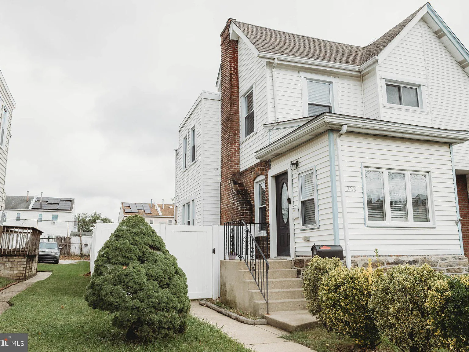 3 bed, 1.5 bath, 1576 sqft, $2,500 — Photo 1