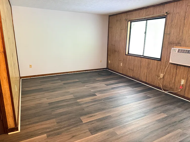 638 Melrose Dr #9 — Photo 2