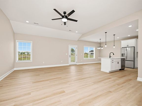 5th image of 227 Navajo Dr