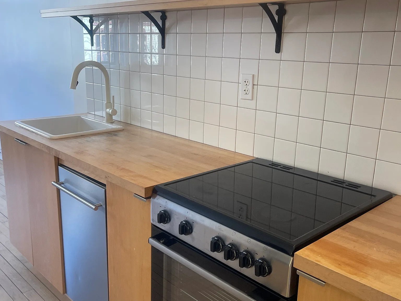 Studio, 400 sqft, $1,750 — Photo 4