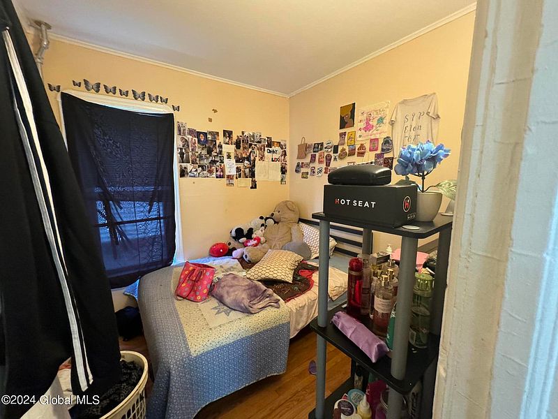 5th image of 1660 Carrie Street