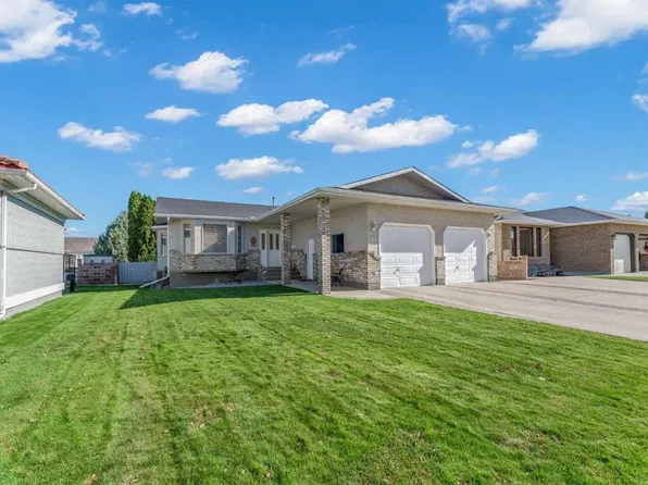 33 W Park Meadows Dr SE, Medicine Hat, AB T1B 4C3