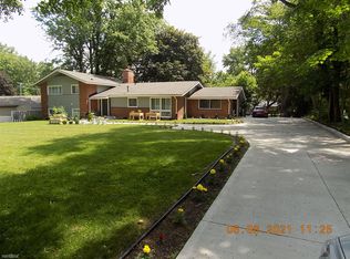 3350 N Adams Rd, Troy, MI 48084