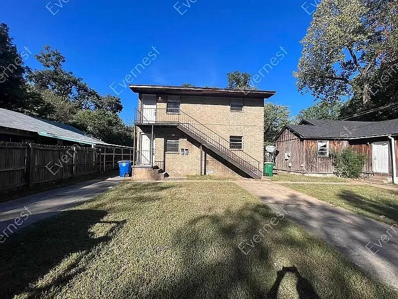 2 bed, 1250 sqft, $700 — Photo 1