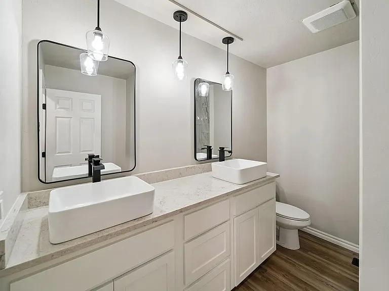 W Fairview St — Photo 2