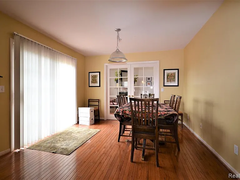 4890 Spring Meadow Dr — Photo 8