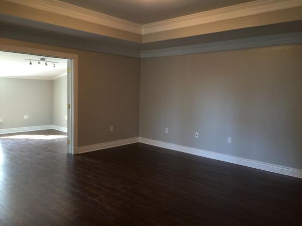 212 E Texas Ave
