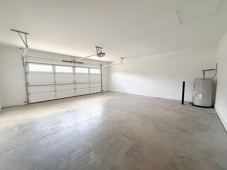 1403 Westbrook Cir — Photo 15