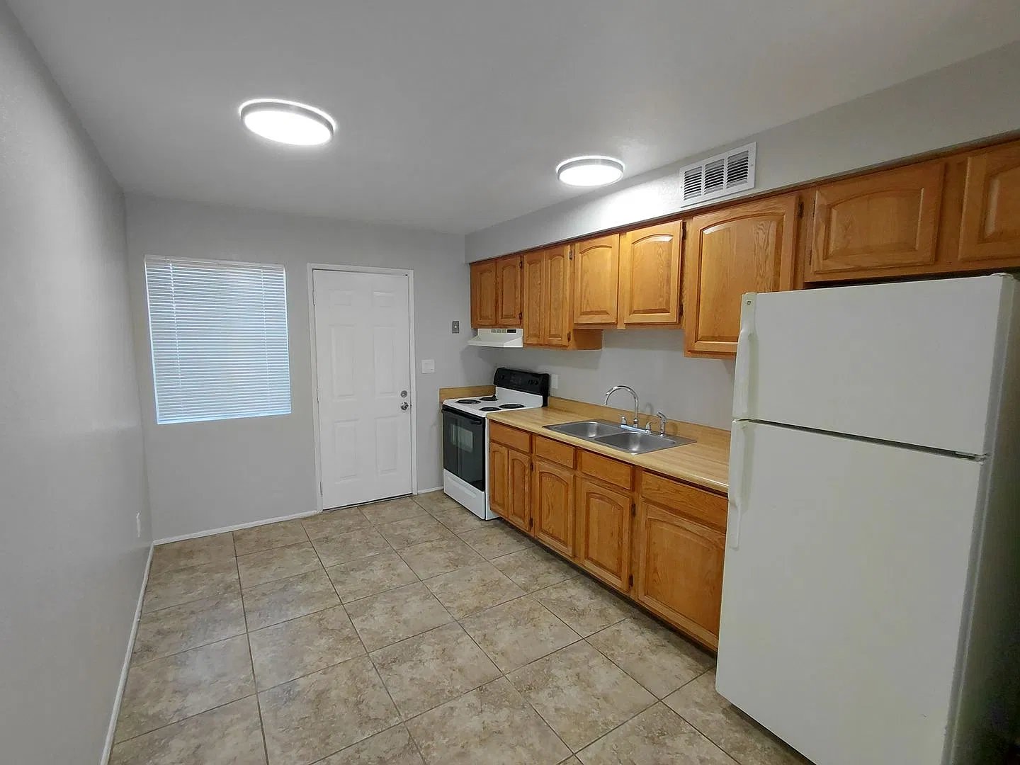 644 W. Commercial Ave. — Photo 3