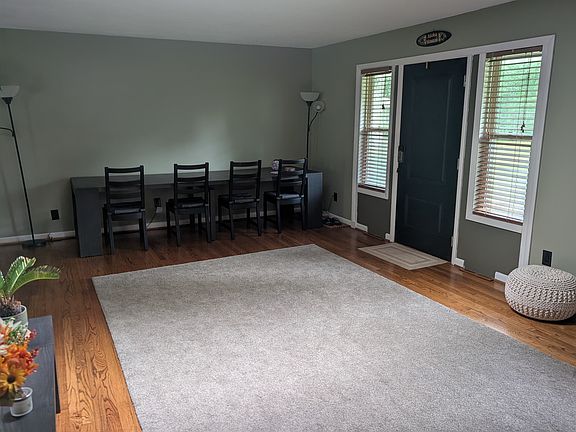 3rd image of 45545 Camelot Ct