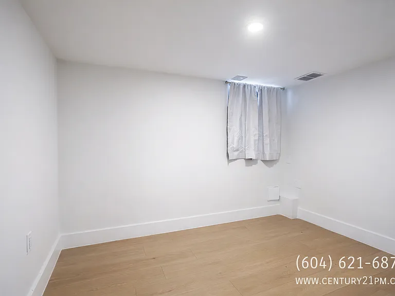 2329 Mouldstade Rd #LOWER — Photo 6