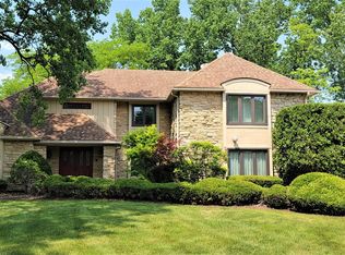 2925 38th St, Oak Brook, IL 60523