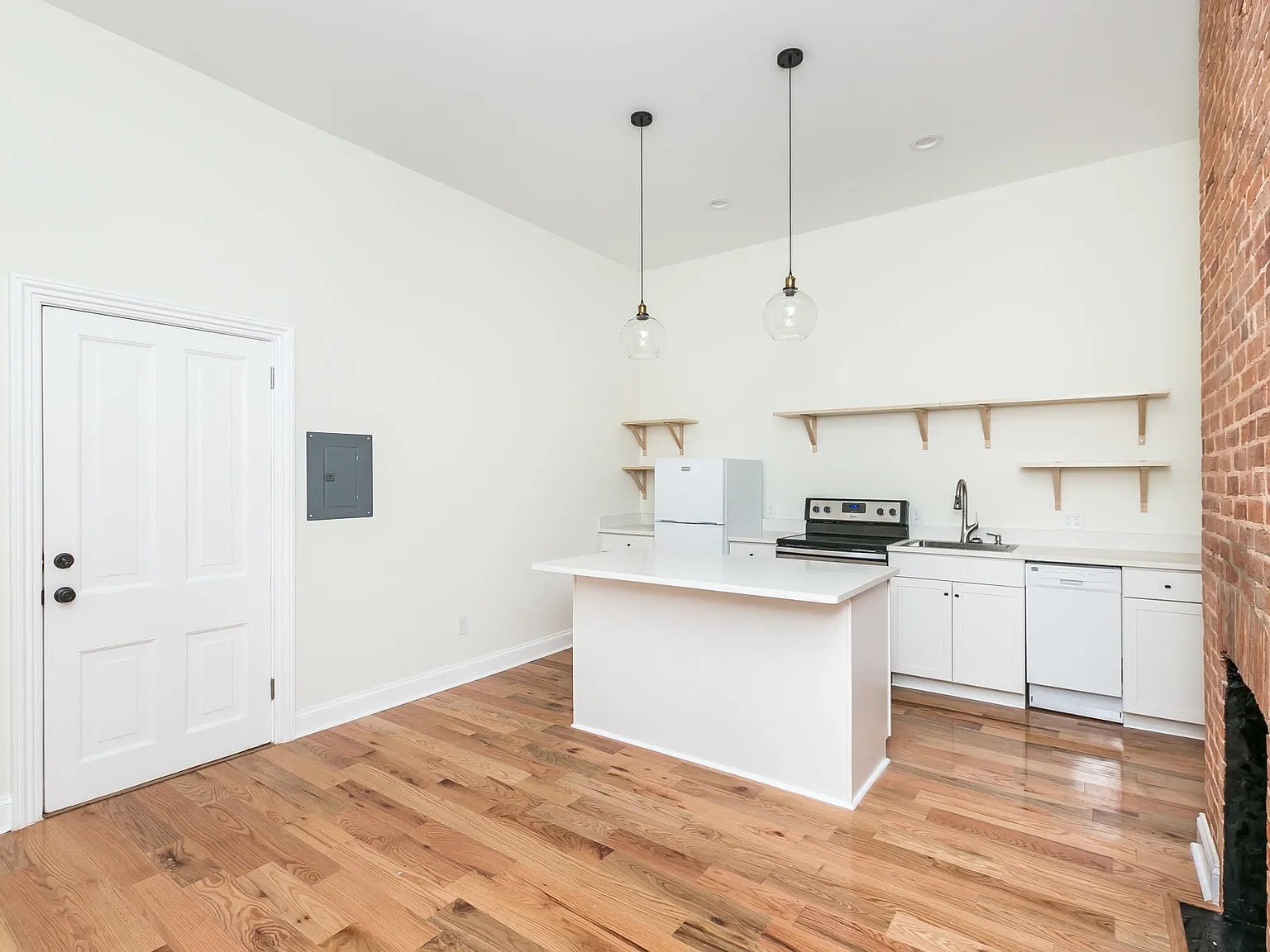 1 bed, 600 sqft, $1,200 — Photo 1