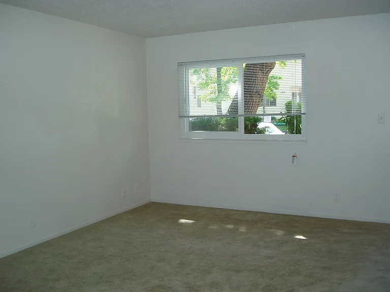 1058 Roewill Dr #2 — Photo 5