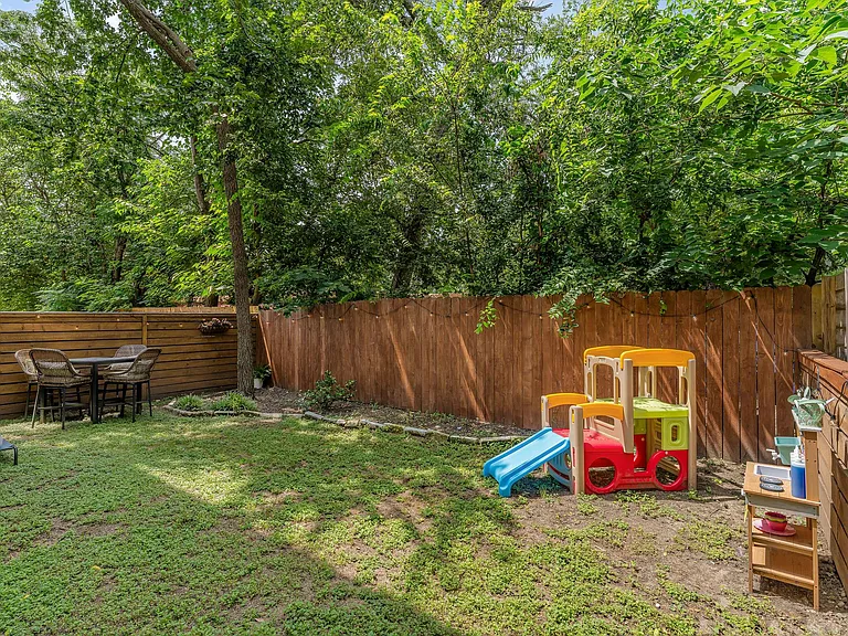 1821 Village Oak Ct — Photo 36