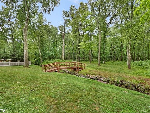 4th image of 182 Lake Rd