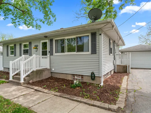 1207 E Farragut St, Crown Point, IN 46307