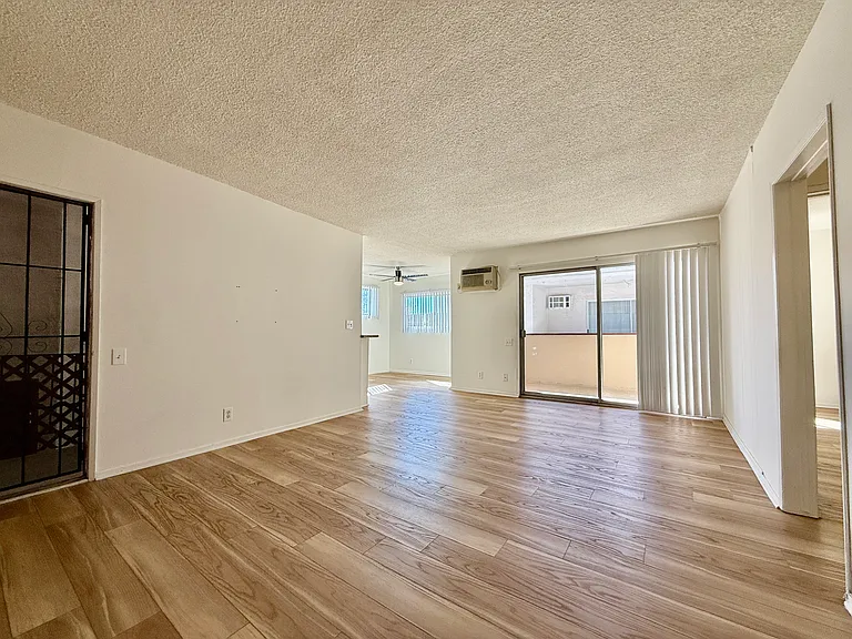 Vine Street Apartments — Photo 47