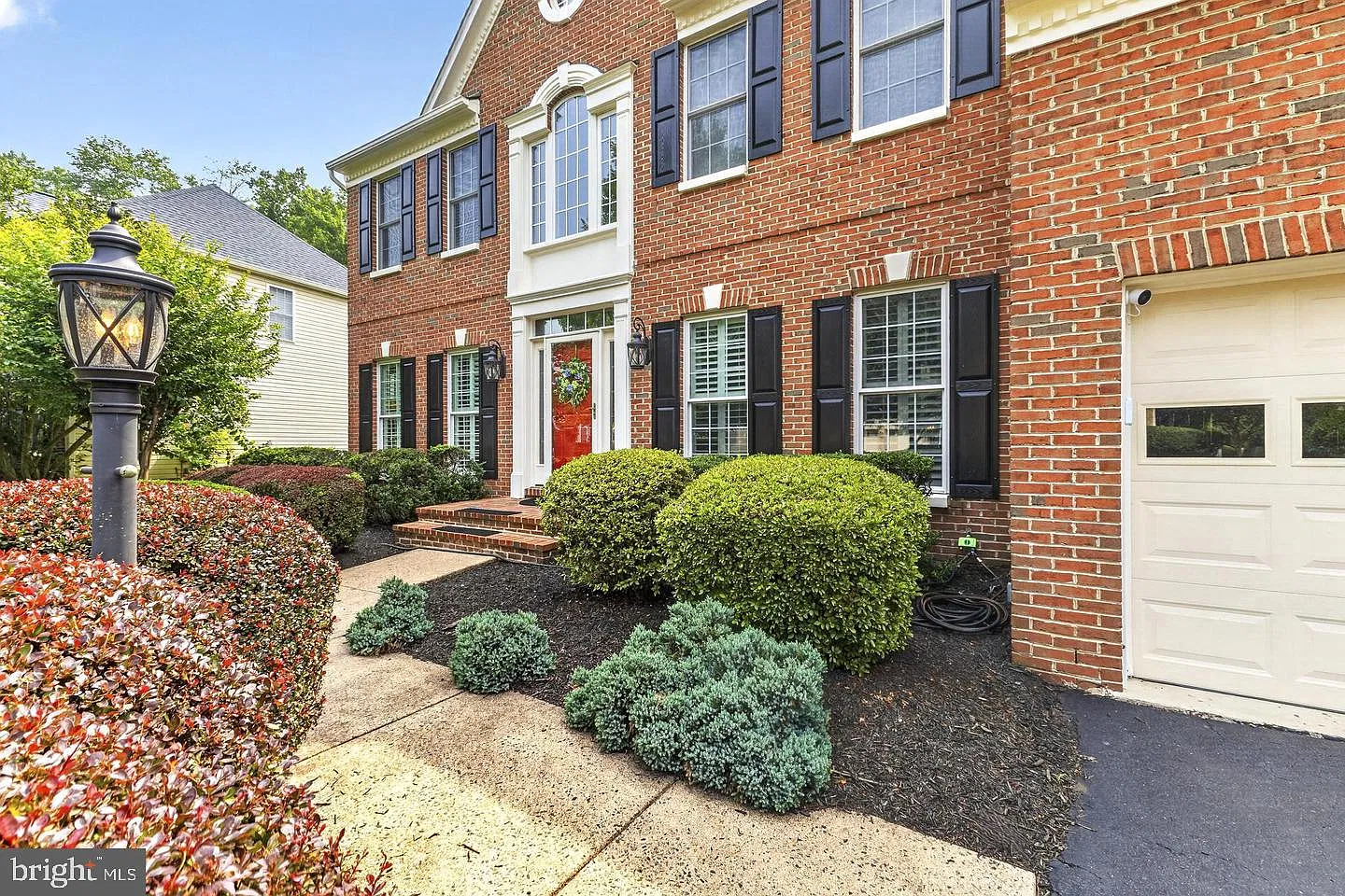 4 bed, 4.5 bath, 4838 sqft, $4,995 — Photo 3