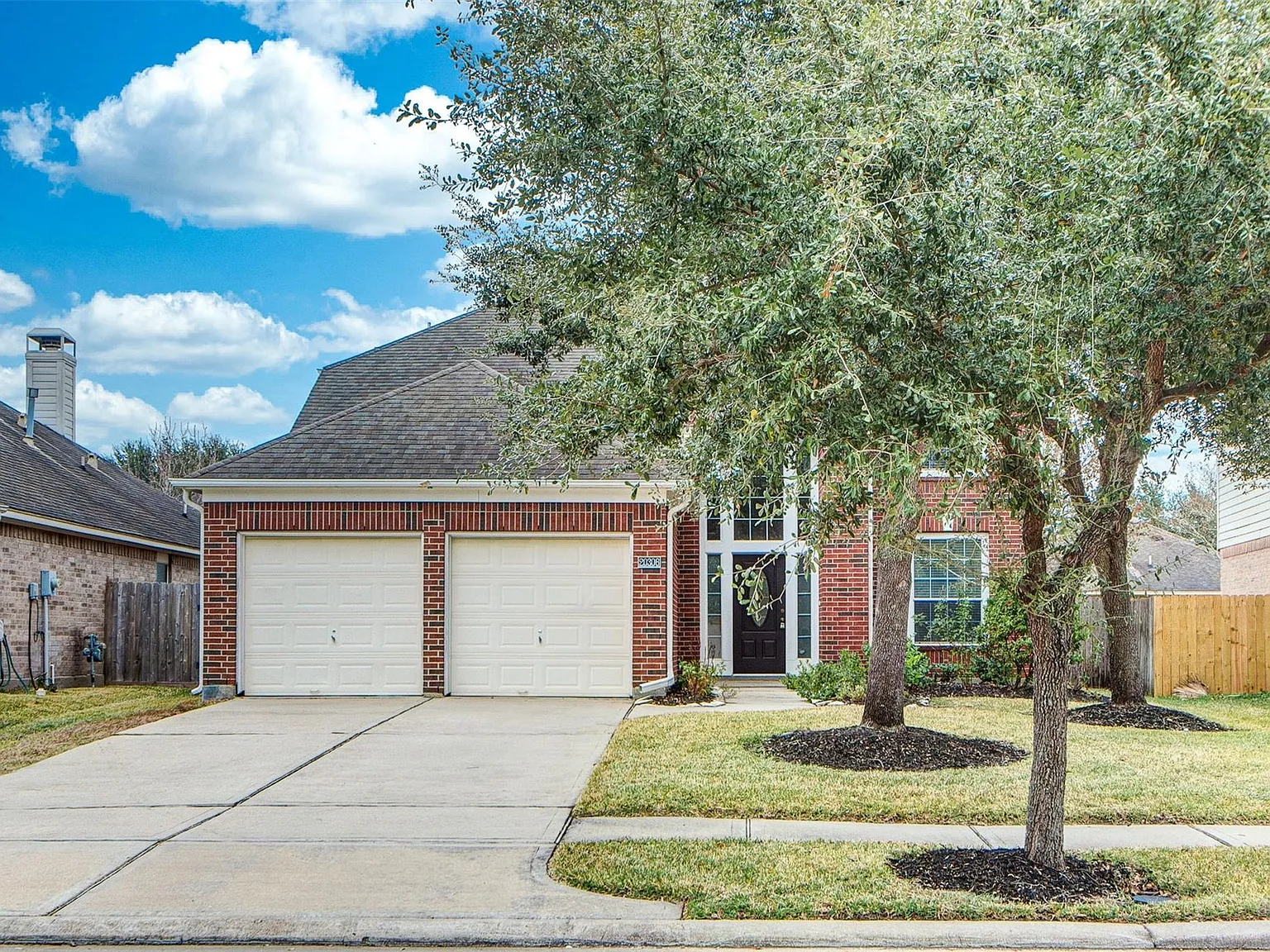 4 bed, 2.5 bath, 2301 sqft, $2,350 — Photo 1