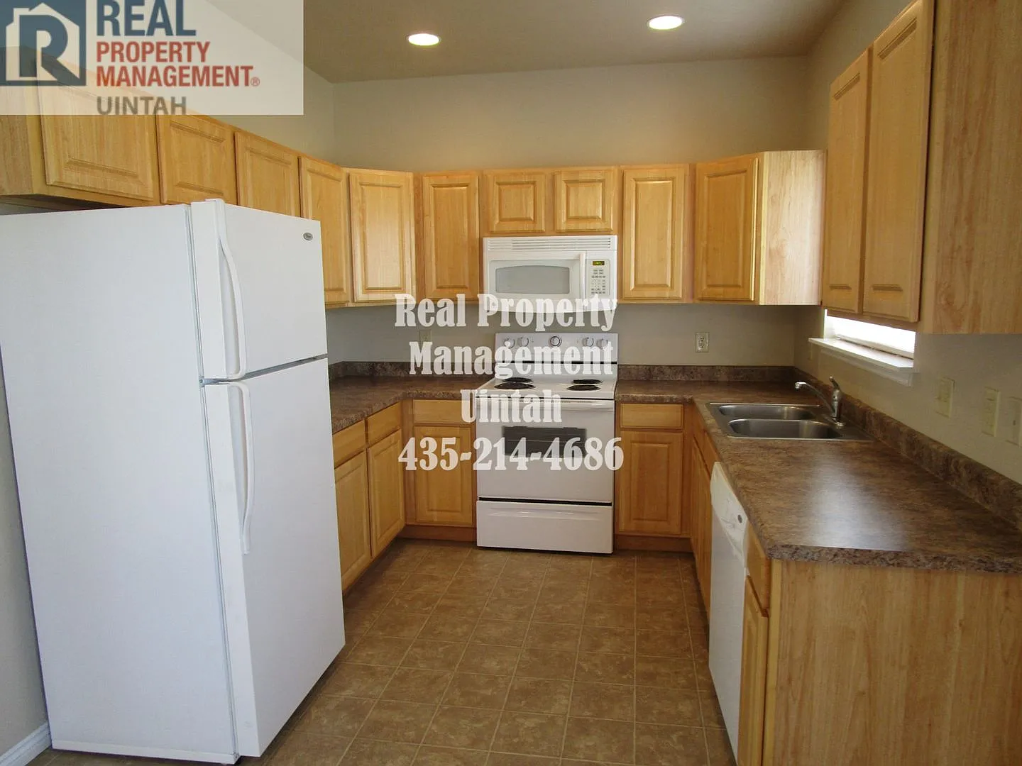 3 bedroom 1.5 bath Town home — Photo 2