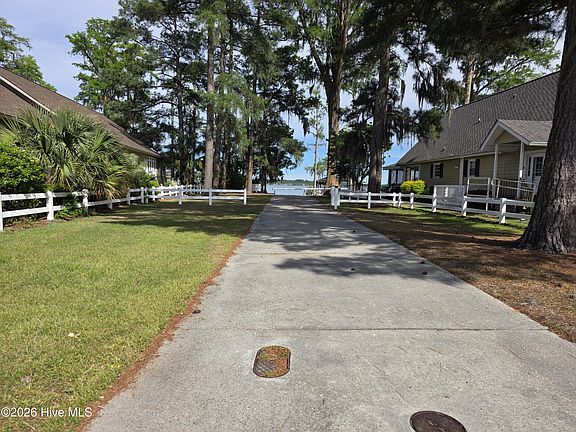 3rd image of 94 Grays Ln