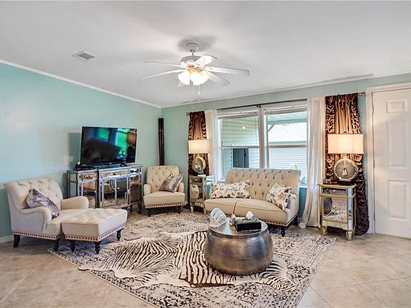 4th image of 702 Truman Ave