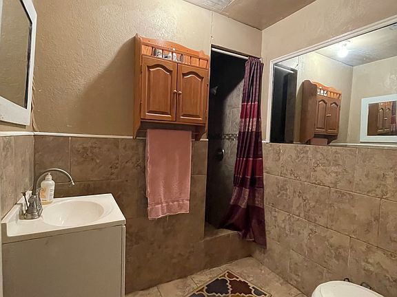 5th image of 409 E 1st St