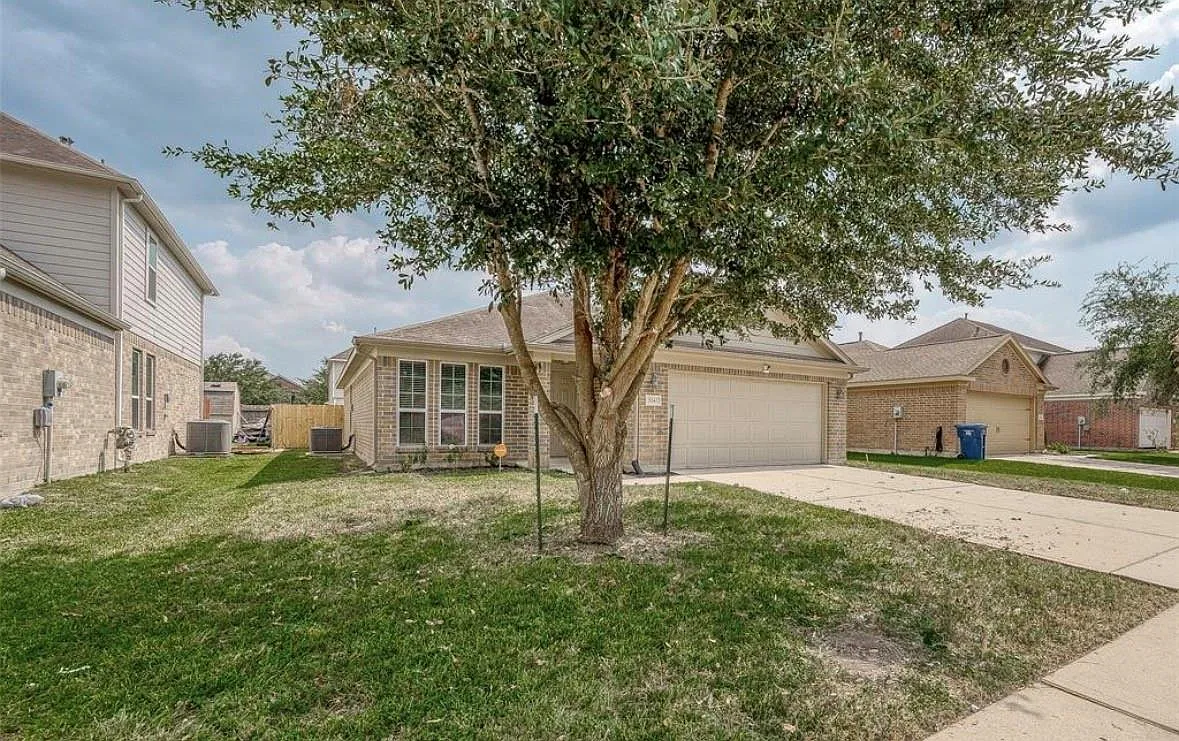 3 bed, 2.0 bath, 1547 sqft, $2,000 — Photo 2