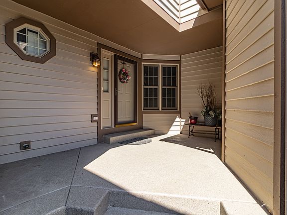 2nd image of 302 Kazimour Dr