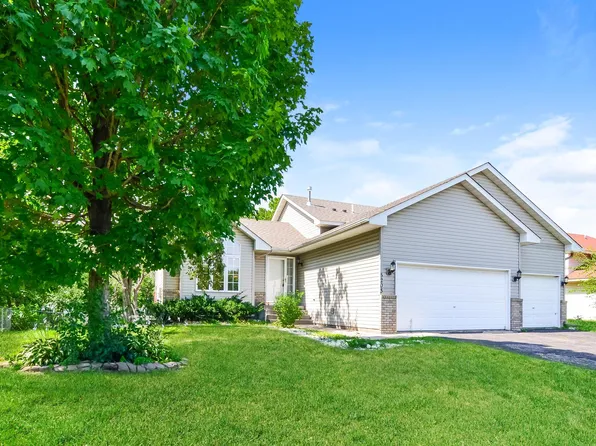 5203 Kings Xing N, Brooklyn Park, MN 55443