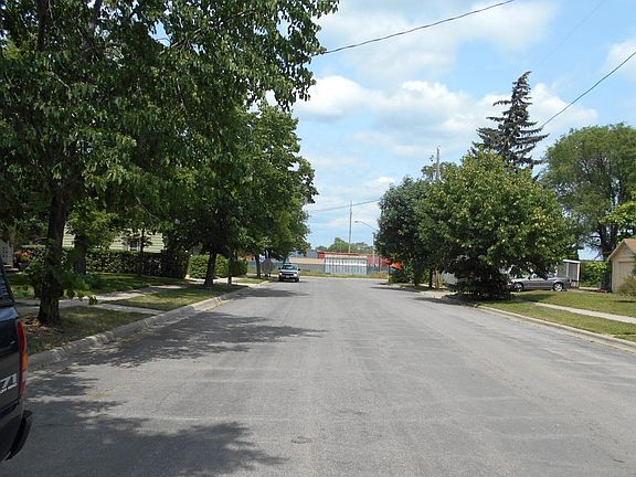 5th image of 418 21st Ave N