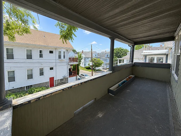 27 Central Rd — Photo 4