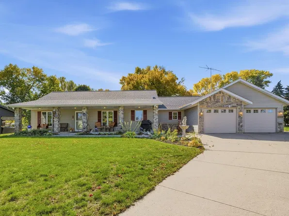 429 Lake Ct, Winsted, MN 55395