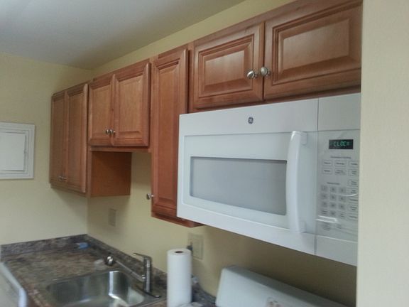 5th image of 5610 Bloomfield Dr APT 204