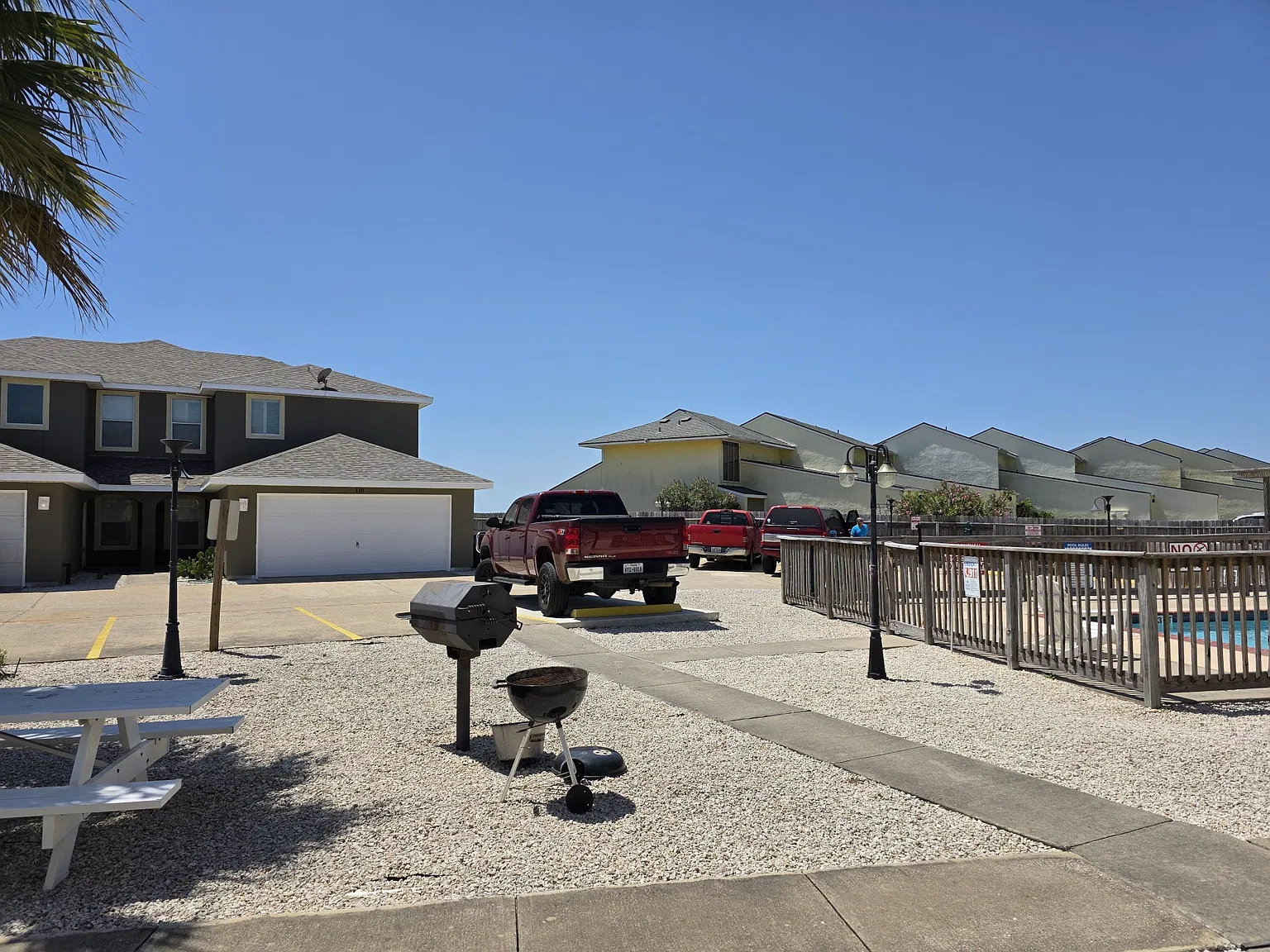 3 bed, 2.5 bath, 1650 sqft, $2,200 — Photo 3