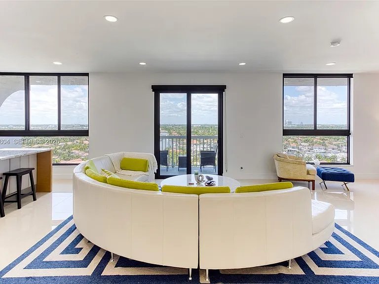 1500 S Ocean Dr #PHE — Photo 2