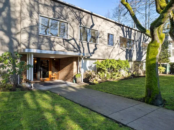 1695 W 10th Ave #205, Vancouver, BC V6J 2A2